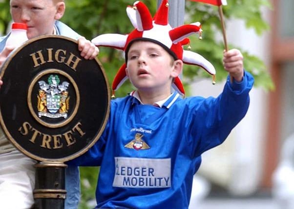 Fans outside the  Mansion House take every viewing point