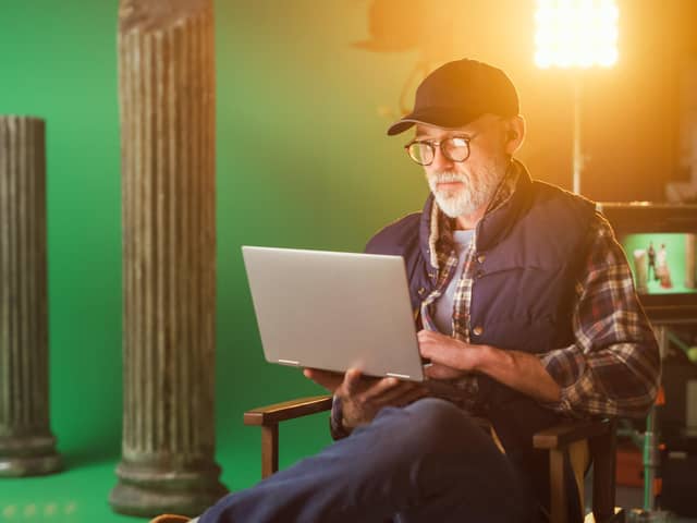 Using digital scripts on film set (photo: Adobe)