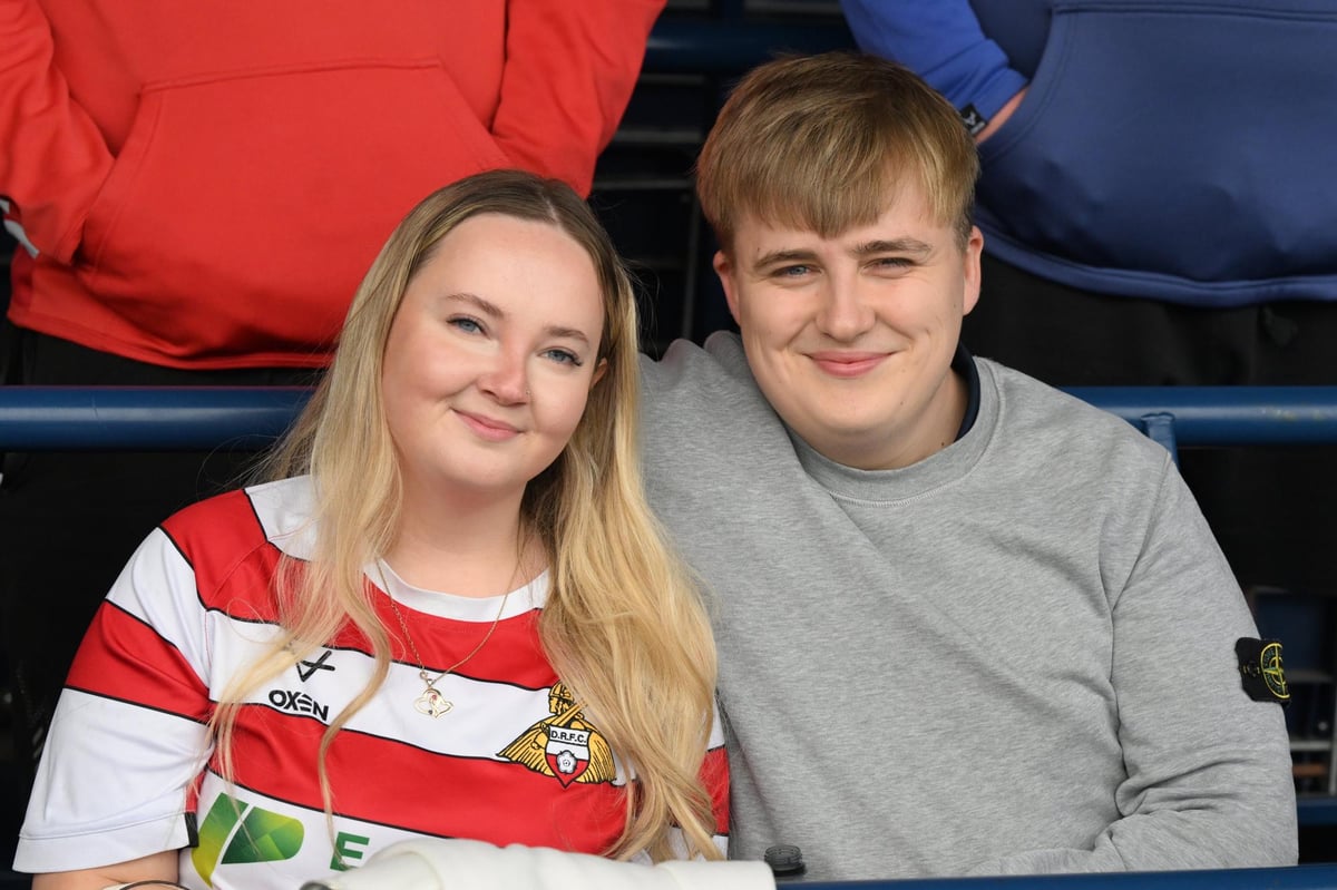 How the average crowds at Doncaster Rovers compare to Exeter City, Stockport County, Leyton Orient, Luton Town and the rest of League One