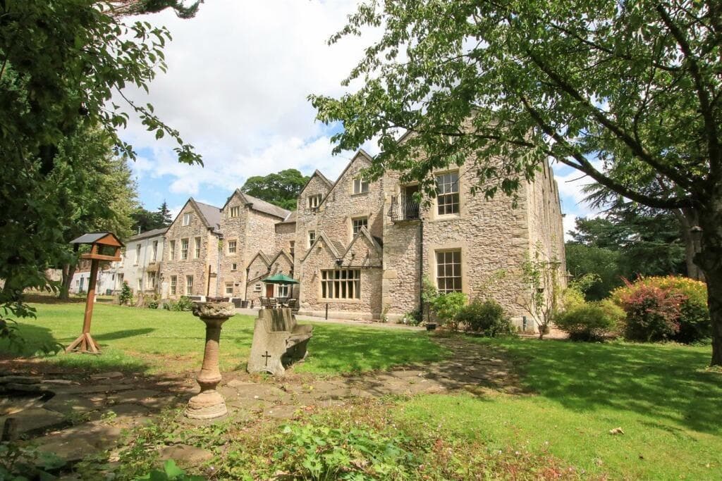Hamlet Hall Inside this captivating 20-bedroom Hall, for sale in a pretty Doncaster ...