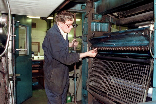 Fife Free Press -  Jim Wallace at the printing press at Mitchelston in 1999