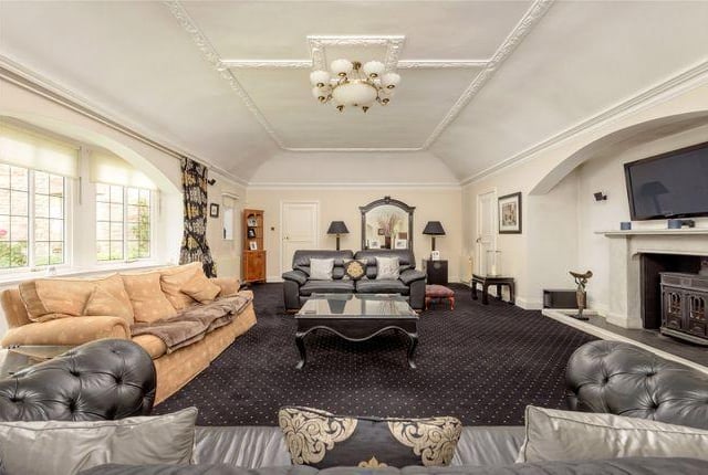 Large and slightly gothic living room, ideal for Halloween parties.