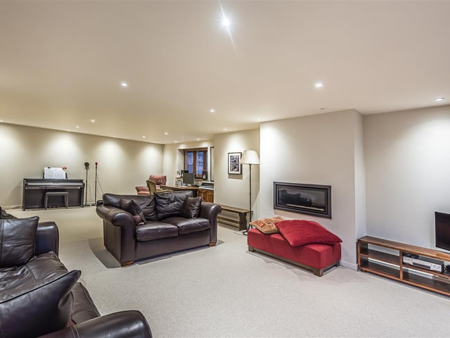 Drawing room.