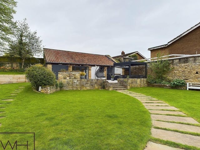 The studio or stables is a building of flexible use.