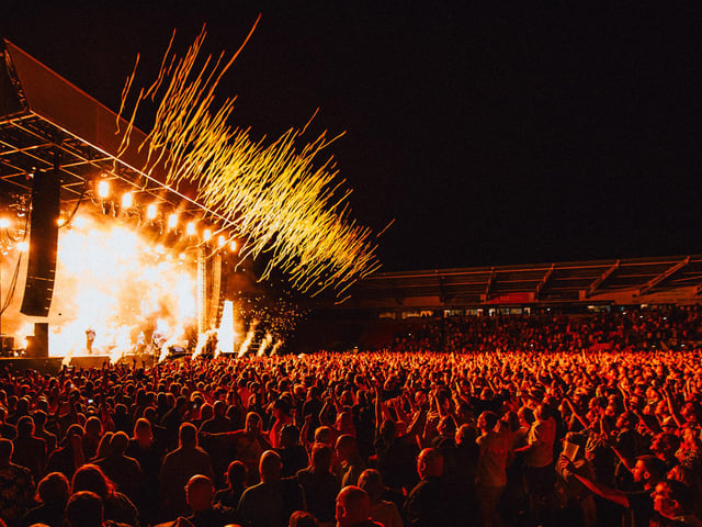 Paul Heaton and Jacqui Abbott at Doncaster by Anthony Mooney