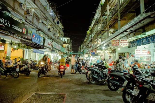 Travelling through the vibrant neighbourhoods in Ho Chi Minh City. Image: Street Food Man
