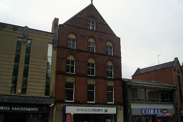 The Bell Hotel was situated on Fitzalan Square. This pub closed in 1974.