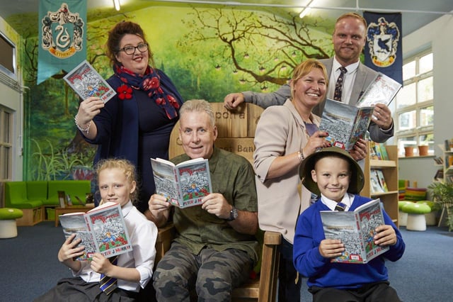 Pix: Shaun Flannery/shaunflanneryphotography.com
COPYRIGHT PICTURE>>SHAUN FLANNERY>01302-570814>>07778315553>>
11th September 2019
Poppy Warrior book Launch by Author Peter J Murray at Pheasant Bank Academy, Rossington, Doncaster.
Pictured pupils Crystal Leach and Alex Joyner with L-R Louise Masson, Pete Murray, Pippa Robinson, Ryan Schofield.