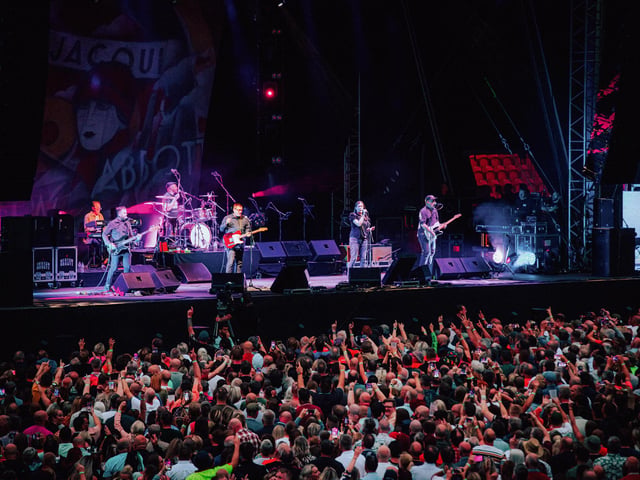 Paul Heaton and Jacqui Abbott at Doncaster by Anthony Mooney