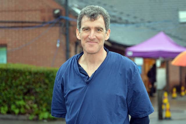 Dr Ollie Hart