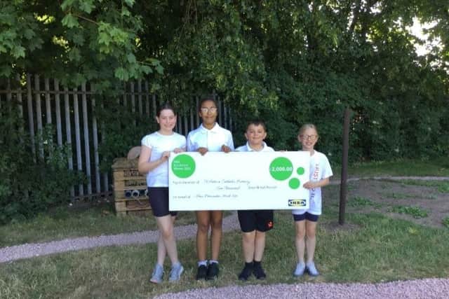 Year 5 pupils Isla, Esme, Jude &amp; Ivy with their winning cheque for £2,000