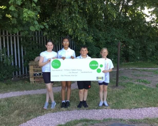 Year 5 pupils Isla, Esme, Jude &amp; Ivy with their winning cheque for £2,000