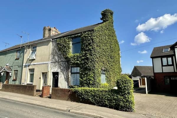 The exterior view of the cottage for sale in the heart of Barnby Dun.