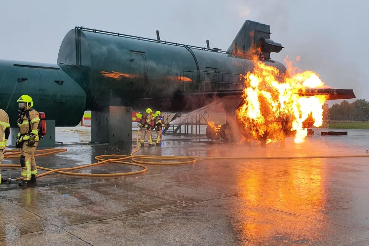 Die Feuerwehrleute des Flughafens Doncaster Sheffield werden nächsten ...