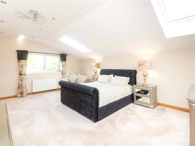 Principal bedroom.