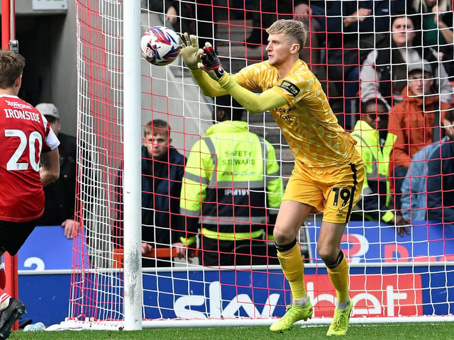 Hardly had a thing to do. Lovely, relaxed day at the office for the stopper aside from a few saves that were relatively routine.