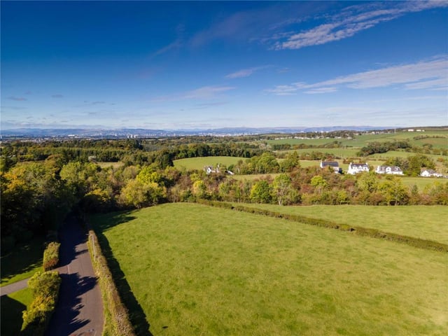 The neighbouring grounds were historically the fire pond for the original Thornton Hall and have also been extensively landscaped.