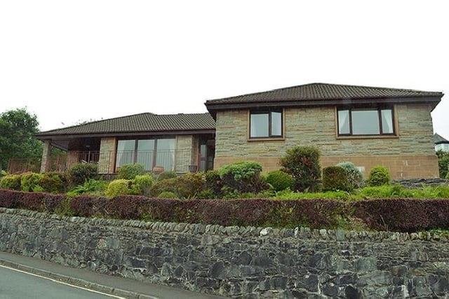 This detached bungalow benefits from wonderful patio and balcony areas, as well as amazing views over the Firth of Clyde. Available for offers in excess of 299,995 GBP