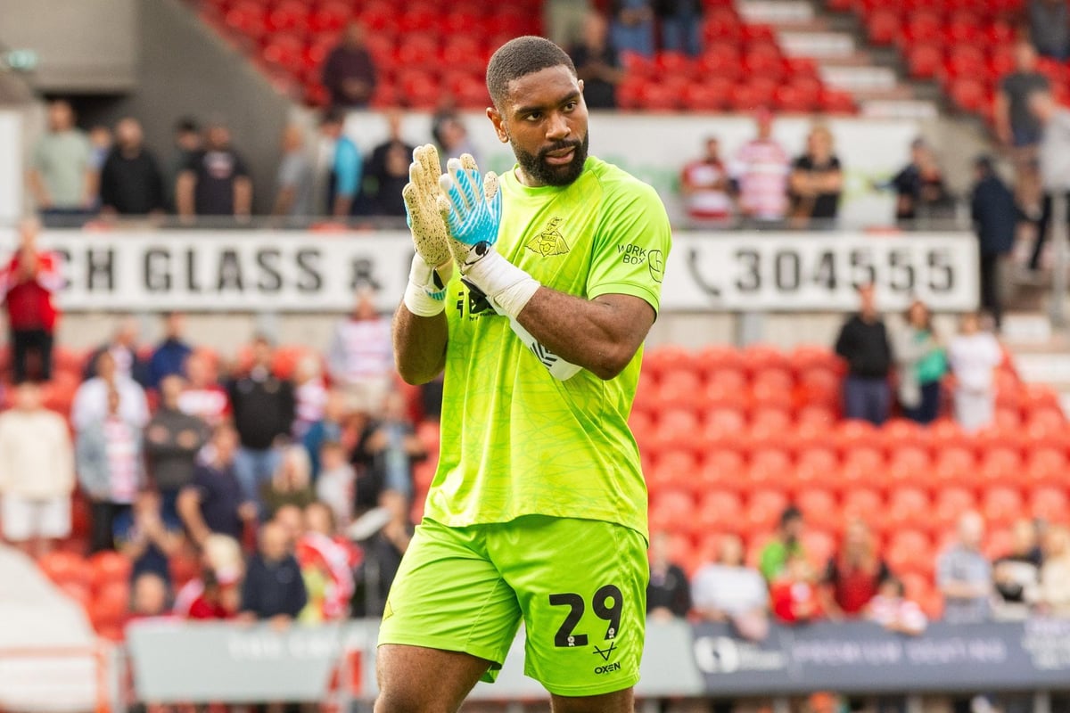 How Thimothee Lo-Tutala reacted to Grant McCann's Doncaster Rovers goalkeeping decision