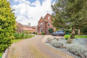 The house stands in its own enclosed grounds, yet is a short stroll from Bawtry town centre.