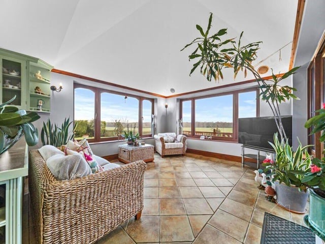 Light, space and comfort in this versatile double aspect room.
