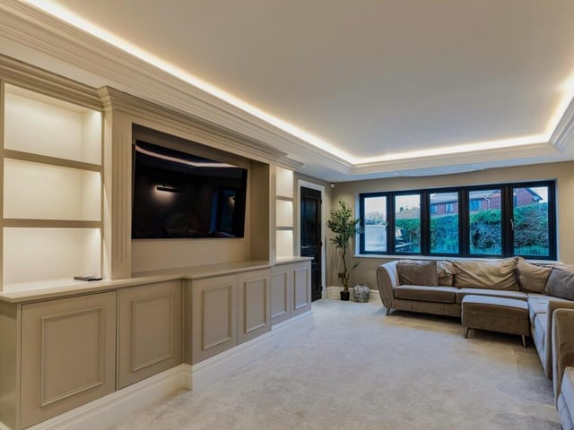 A spacious and relaxing lounge.
