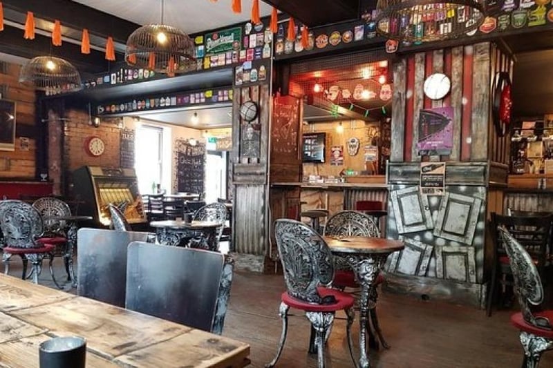 Queen (Crafthouse & Kitchen) is at 1 Sunny Bar, DN1 1LY (on the corner of Sunny Bar and Market Place). 5 changing beers (sourced nationally) Old established marketplace pub, recently revived under new ownership. An interior created out of unusual boarding sets the scene and the pub has drawn many new customers, many to sample the atmosphere, real ales and music at weekends. Situated close to the historic Corn Exchange and bustling market, this is a welcome addition to the town’s real ale scene. There are five changing real ales plus two ciders, typically from Gwynt y Ddraig or Celtic Marches.