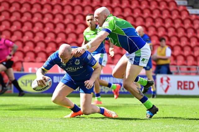 Dons' Sam Smeaton scores the second try.