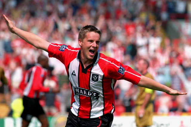 After a two-year flirtation with Avec and those diamonds - or were they arrows - for one of those seasons, United then teamed up with iconic French kit supplier Le Coq Sportif. The first year playing in the new kit was quite a turbulent one for the Blades, who saw manager Nigel Spackman resign after the club sold strikers Brian Deane and Jan Åge Fjørtoft on the same day - before losing to Sunderland in the Division One play-off later that season.