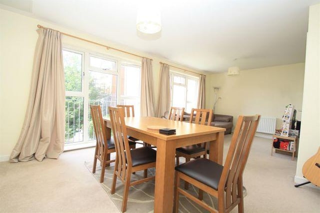 This property, located on Millward Drive, Bletchley, Milton Keynes, is a modern three double bedroom duplex apartment, within walking distance to the grand union canal. Property agent: Carters. bit.ly/2Ex5hNJ