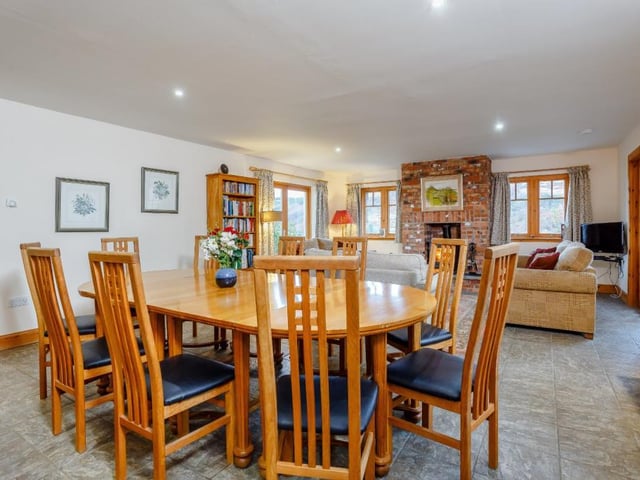 Honeysuckle House - dining area.