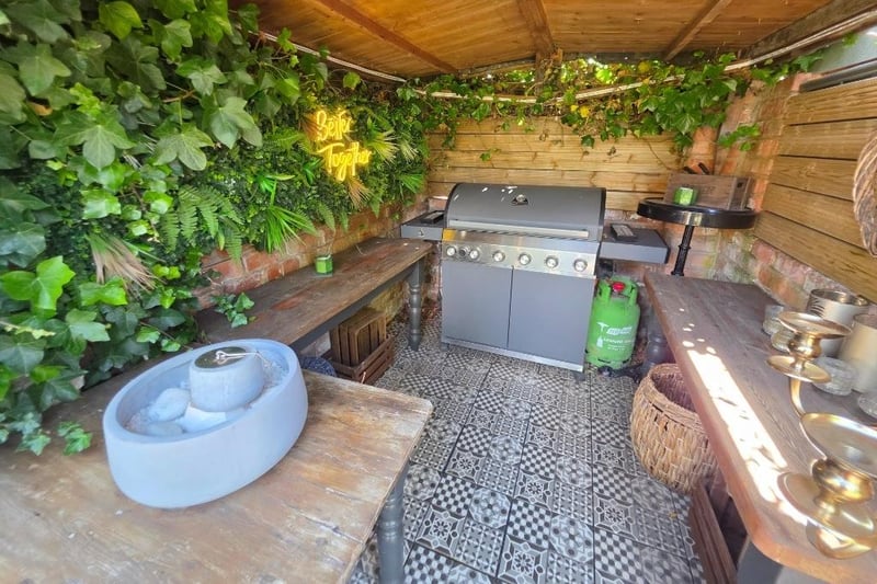 Make the most of summer with this outdoor barbecue facility.