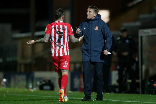 Sunderland boss Phil Parkinson gives instructions to Chris Maguire