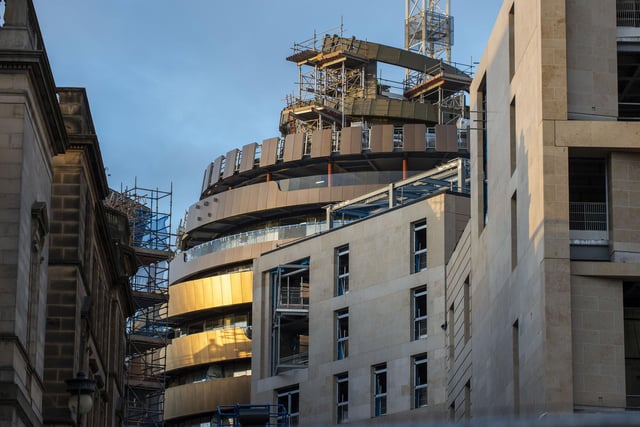 From glass panels and a mixture of traditional and modern stone work to the ambitious metallic ribbon centre piece which will form the outing of the new hotel, St James Quarters offers a vast array of artistic architecture.