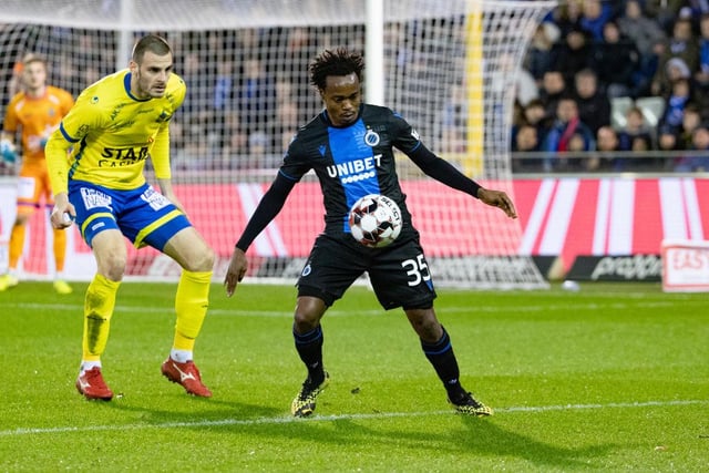 Brighton and Hove Albion midfielder Percy Tau is in talks with a move to Anderlecht. The Belgian club wants to negotiate a loan deal without a purchase option. (Het Belang van Limburg)