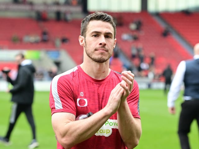 Almost scored with a cracking effort late on but failed to help his side get a grip of the game. A poor season overall.