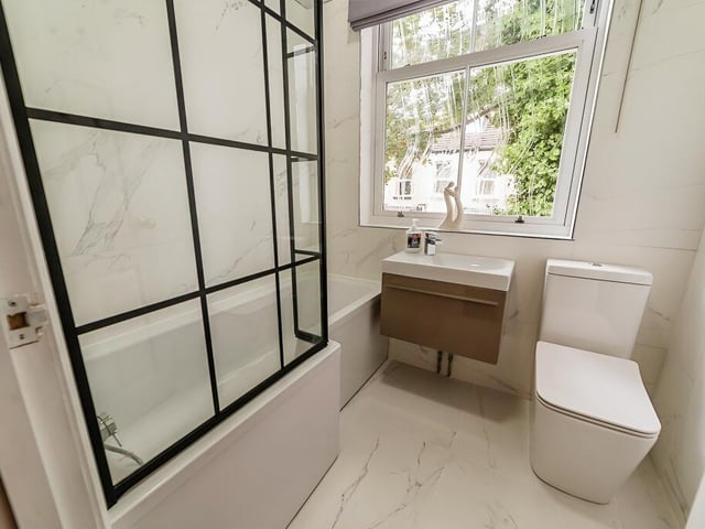 A contemporary bathroom.