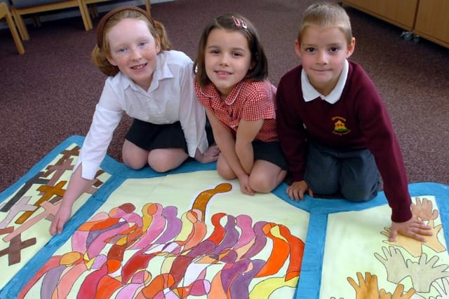 Warmsworth Primary school pupils in 2007 with artwork they created.