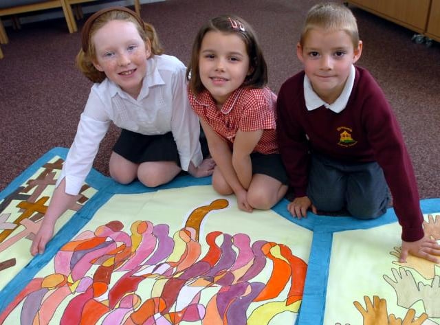 Warmsworth Primary school pupils in 2007 with artwork they created.