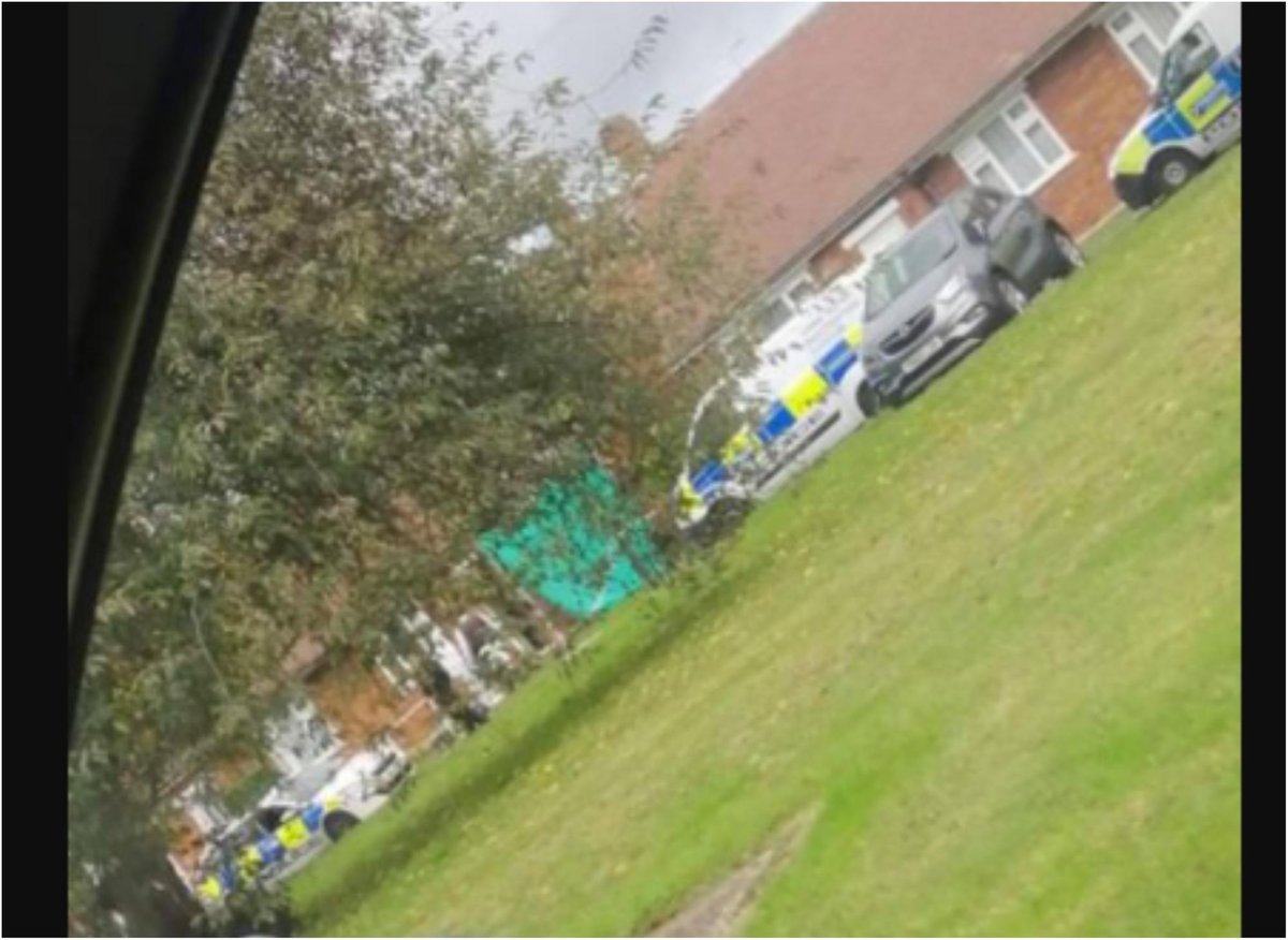 Major incident as police seal off house in Doncaster street this ...