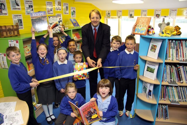 Toby Perkins MP opened the Whitecotes Primary School Library with the pupils who won their poetry competition in 2013