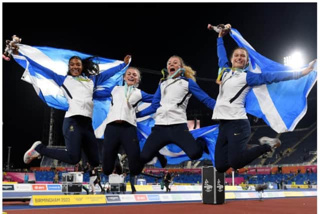 Beth (third from left) celebrates Scotland's 4x400m Commonwealth Games bronze with her team-mates. (Photo: Getty).