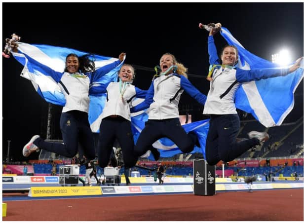 Beth (third from left) celebrates Scotland's 4x400m Commonwealth Games bronze with her team-mates. (Photo: Getty).