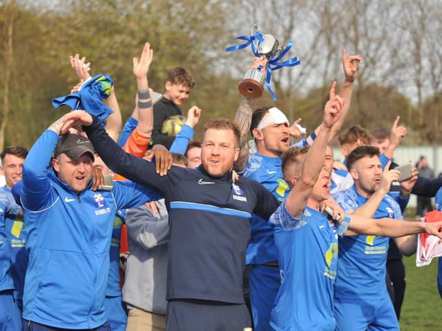 Ben Hunter (centre) celebrates Rossington Main's promotion with his players and assistant Mick Fraser (left). Photo: Russ Sheppard/Offthebenchpics
.