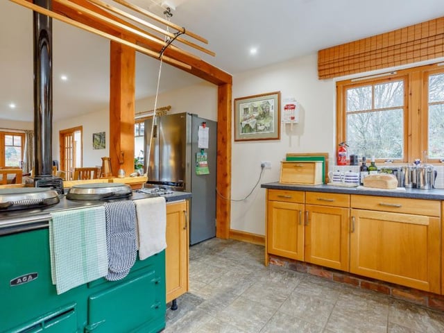 Honeysuckle House - kitchen.