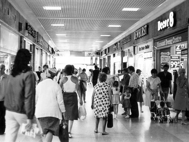 A view of The Arndale Centre's South Hall, Doncaster, June 1985