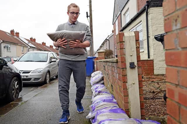 A resident on Frank Road Bentley, stacks Sandbags outside a property. Picture: NDFP-19-01-21-FloodAlert Bentley 2-NMSY