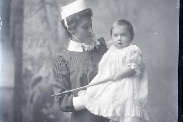 Photo of a woman and child from the Bagshaw collection at Heritage Doncaster.