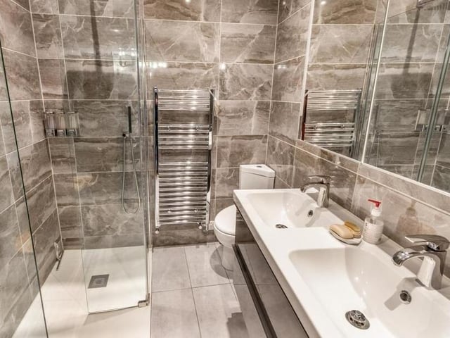 A modern en suite facility.