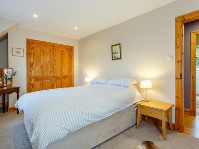Main House - bedroom 2.